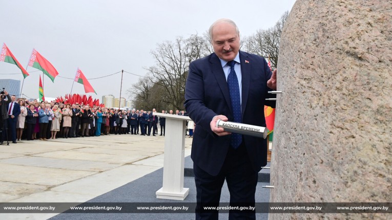 Президент Беларуси Александр Лукашенко 2 апреля совершил рабочую поездку в Гродно.