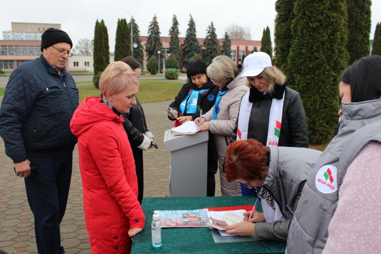 В Берестовицком районе продолжается сбор подписей за выдвижение кандидатов в Президенты Республики Беларусь.