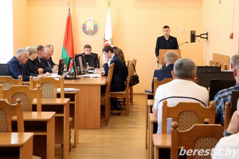 В Берестовицком райисполкоме состоялось очередное заседание комиссии по противодействию коррупции, на котором были рассмотрены актуальные вопросы борьбы с этим негативным явлением.