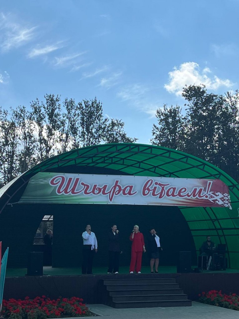 Концерт в преддверии Дня народного единства прошел для жителей и гостей агрогородка Б. Эйсмонты